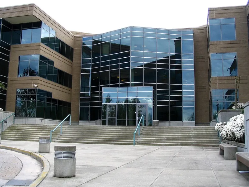 960px-Microsoft_building_17_front_door